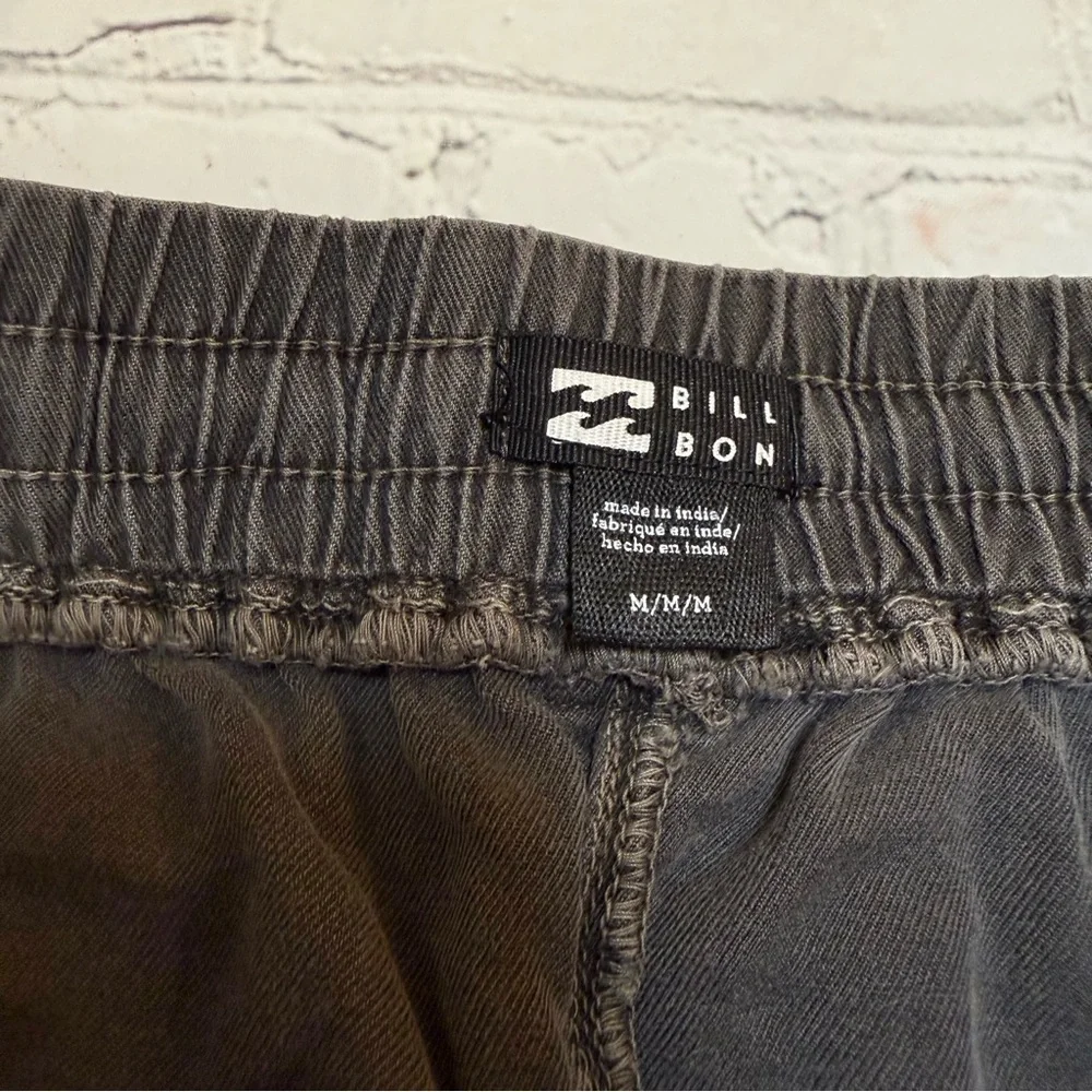 Billabong Shorts - Picture 2 of 4